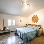 Apartment The Youth House Near Downtown & Hesperia Hospital