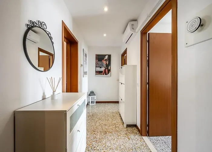 The Youth House Near Downtown & Hesperia Hospital Modena