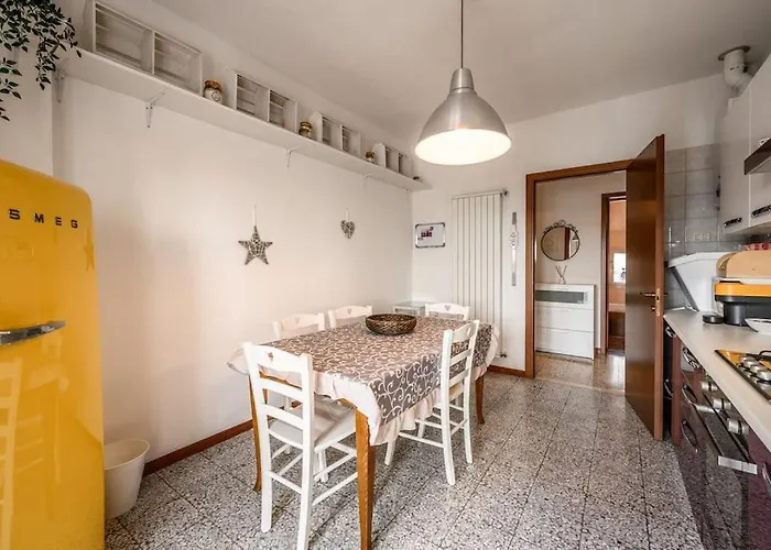 The Youth House Near Downtown & Hesperia Hospital Modena