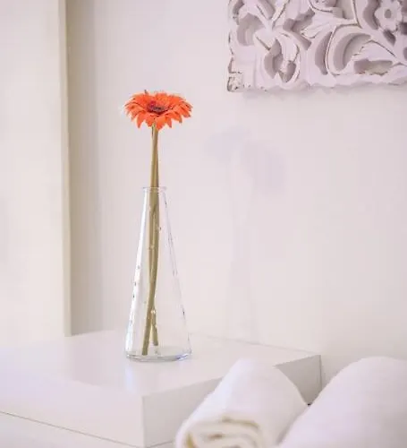 The Youth House Near Downtown & Hesperia Hospital * Modena