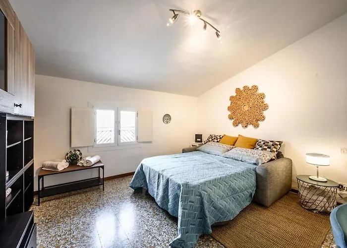 Apartment The Youth House Near Downtown & Hesperia Hospital