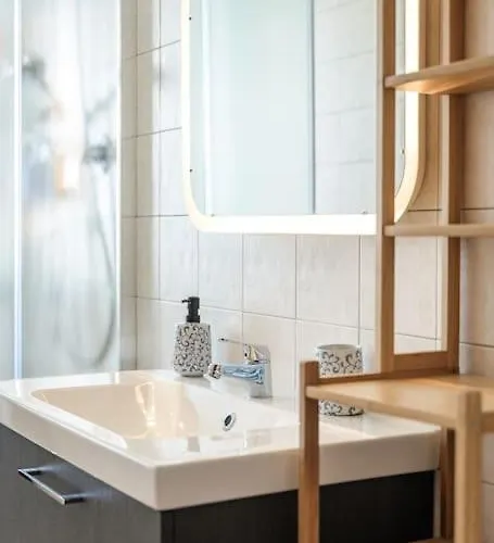 Apartment The Youth House Near Downtown & Hesperia Hospital Modena